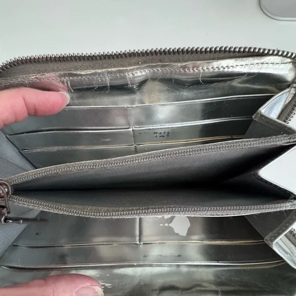 Chanel Silver Wallet - fair condition, quite a bit of wear - taking offers - Picture 6 of 10